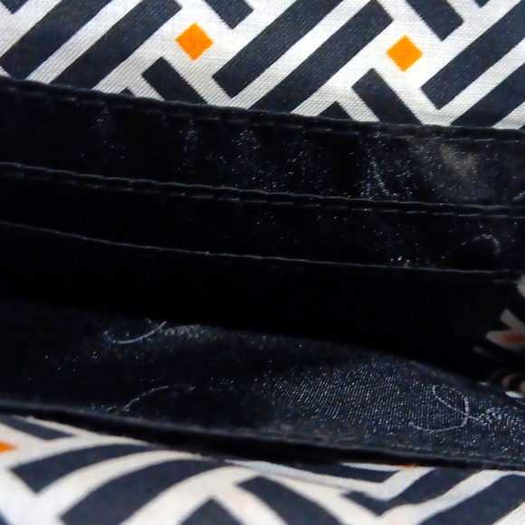 Vera Bradley Crossbody/Handbag Cushioned Signature Embossed Blk NWOT - Picture 7 of 7